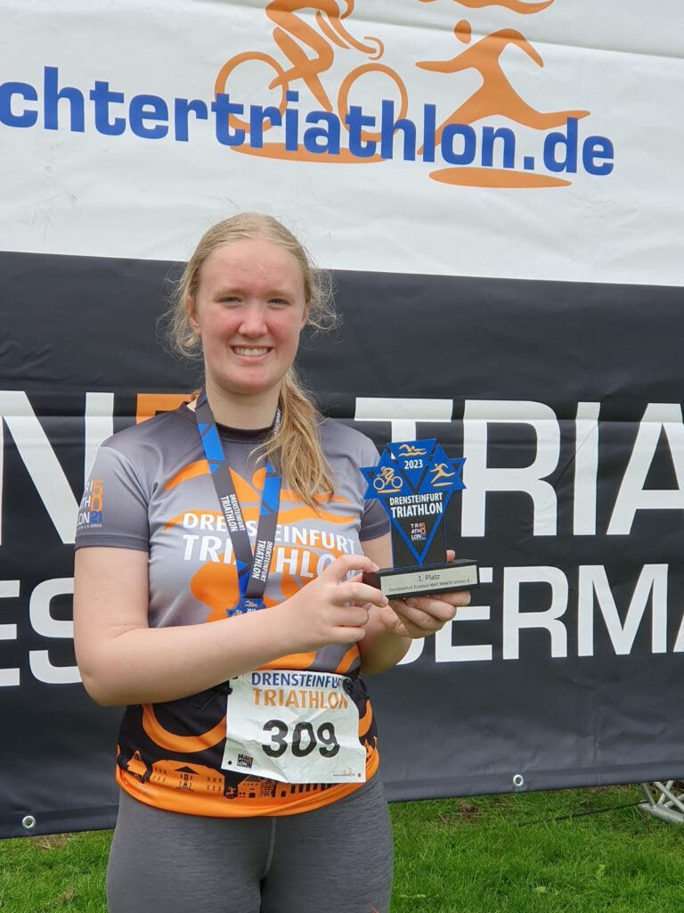 Read more about the article Katharina Hofer siegt beim Drensteinfurt Triathlon 2023
