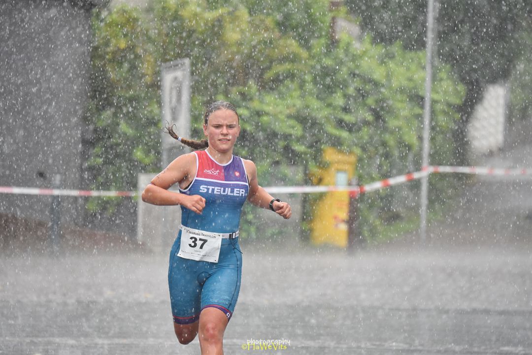 You are currently viewing Triathleten trotzten Regen mit Sonne im Herzen